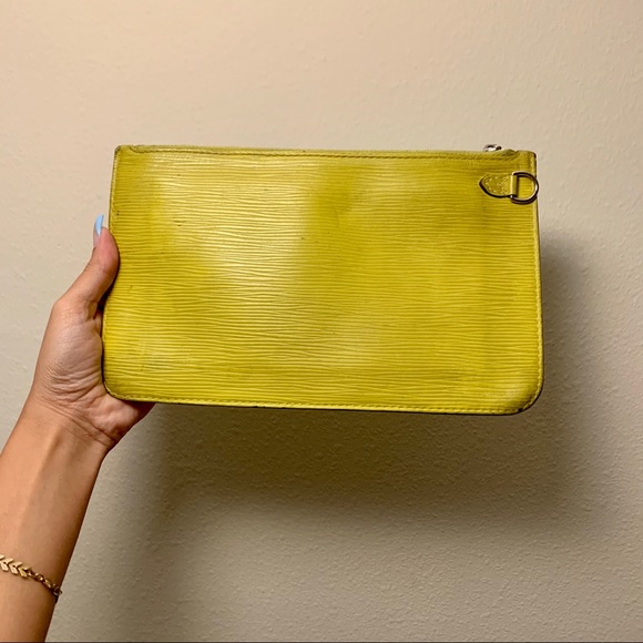 SOLD Louis vuitton epi pouch wrist wallet - Picture 4 of 15
